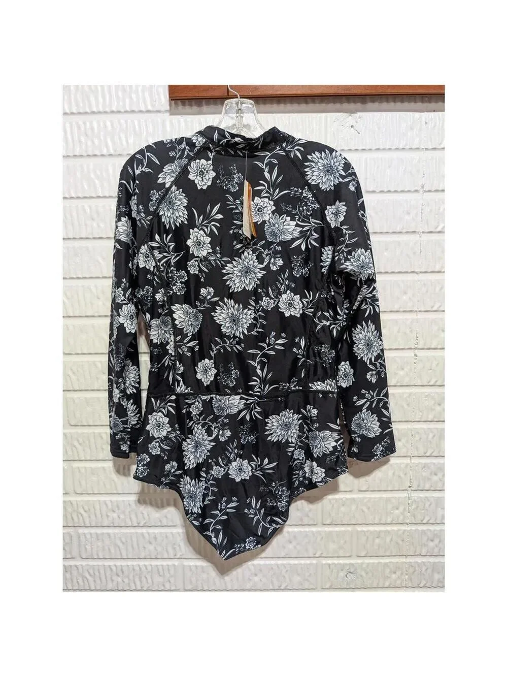 Black White Floral Long Sleeve Zip Front Swim Suit SZ XXL